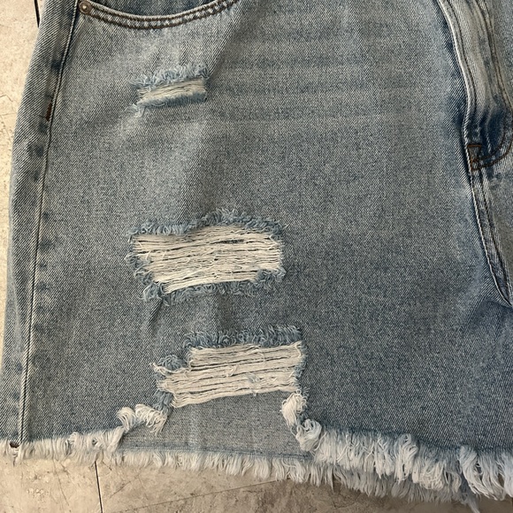 Forever 21 Plus Size Shorts Frayed Denim Mom Shorts 18” NWOT - Picture 7 of 11